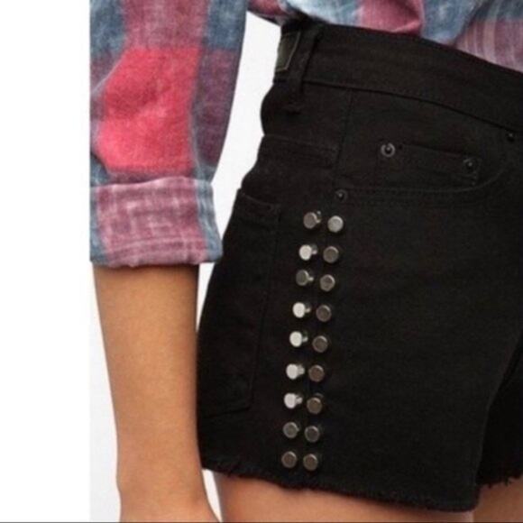 BDG Shorts Women's 28 Black High‑Rise Cheeky Studded Denim Cutoff Edgy Summer - Picture 2 of 11